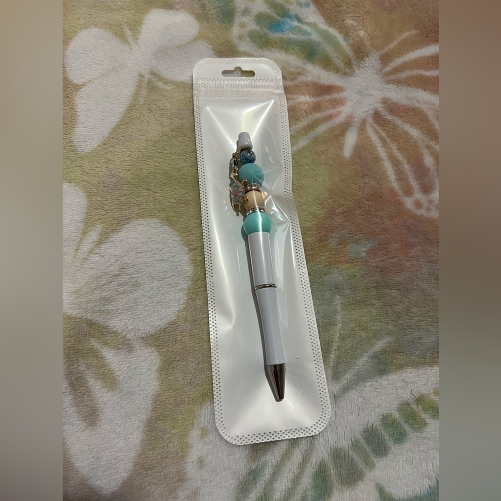 ✨New✨ Hand Beaded Turtle Pen